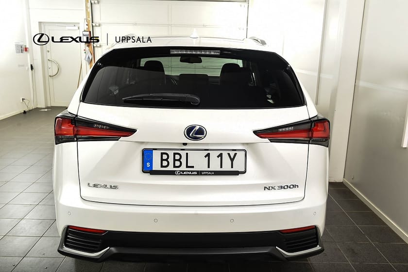 Bild 5 av Lexus NX 300h AWD 2.5 Executive Backkamera Navi M-värm Taklucka