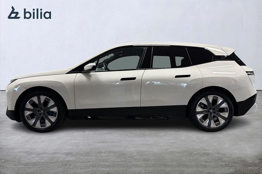 Bild 3 av BMW iX xDrive40 xDrive 40 Sportpaket | Drag | Panorama | H&K | 360