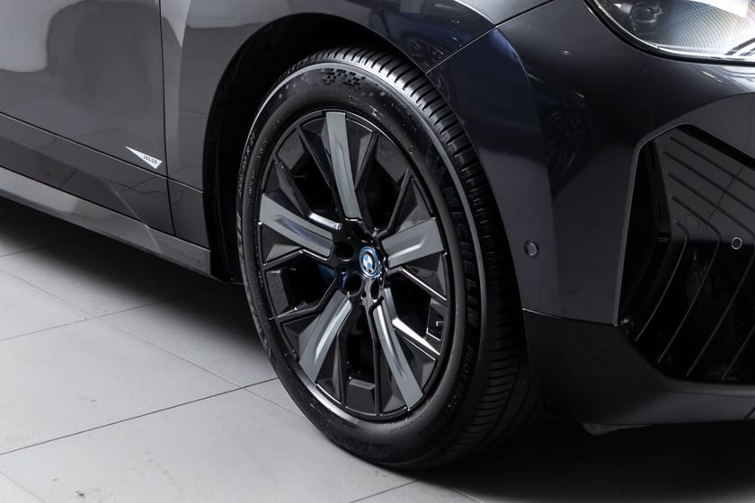 Bilde 3 av BMW iX xDrive40 Sportspakke-Luftfjæring-SoftClose-Harman/Kardon-Krok