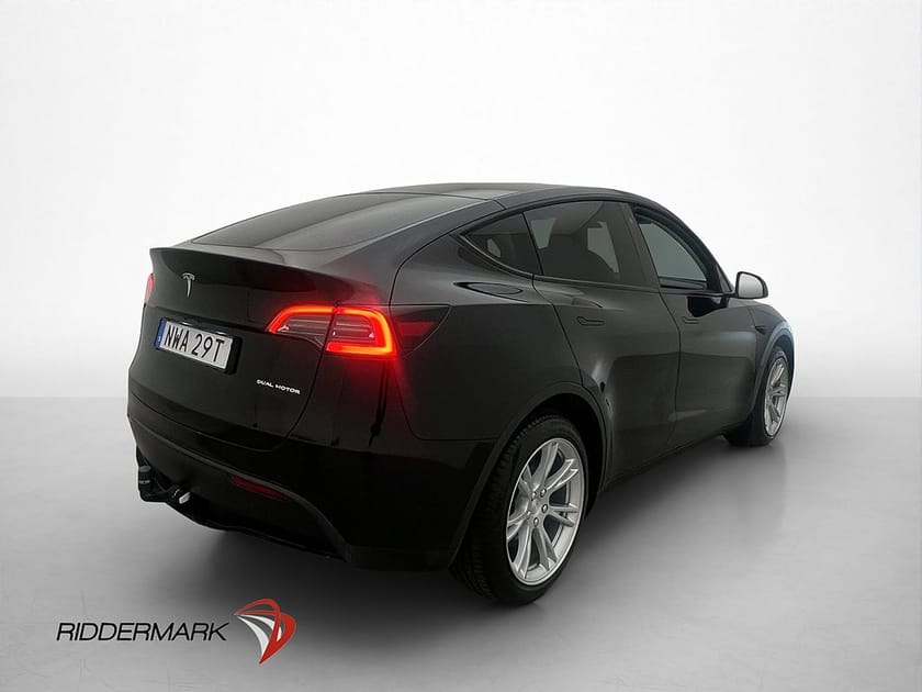Bild 5 av Tesla Model Y Long Range AWD Pano Drag Kamera Moms Skinn AP
