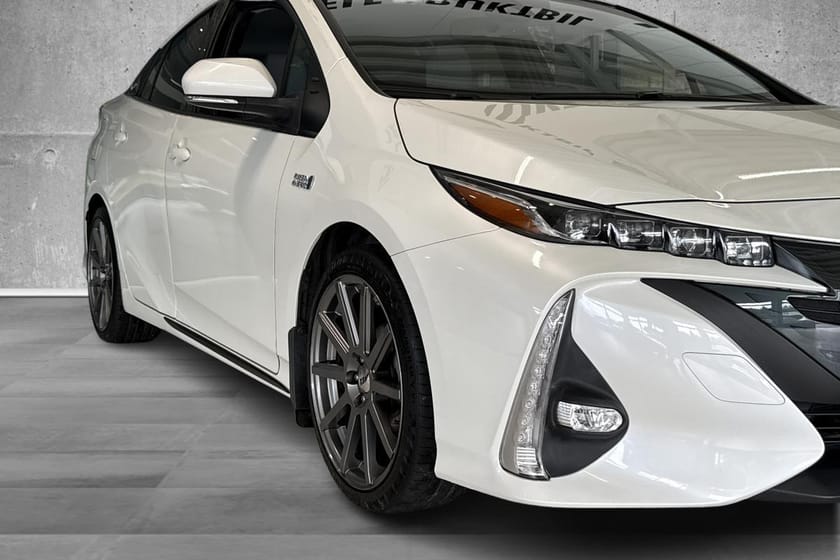 Bilde 2 av Toyota Prius Plug-in Hybrid R-Kamera, Navigasjon, DAB, Cruisekontroll,