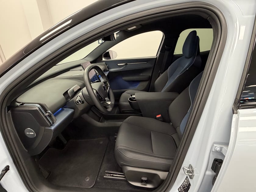Bild 5 av Volvo EX30 Single Motor Extended Range M R Plus Edition