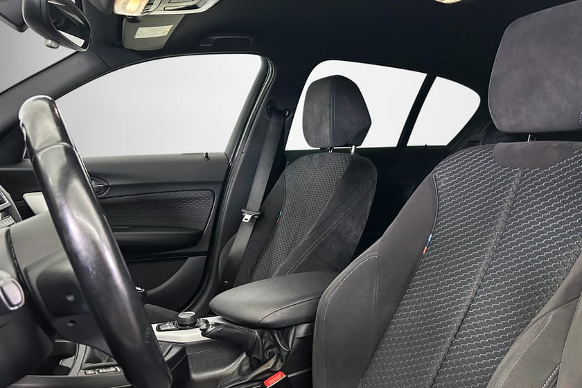 Bild 4 av BMW 118i M-Sport | Nyservad | Farthållare