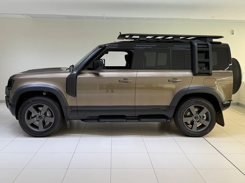 Bild 3 av Land Rover Defender P300e PHEV 110 X-Dynamic SE