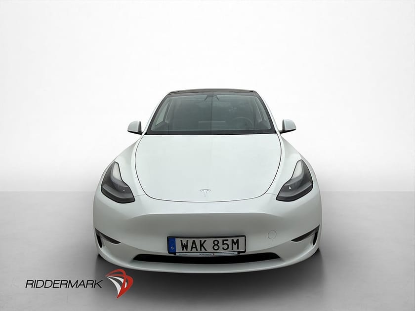 Bild 3 av Tesla Model Y Long Range AWD Svensksåld Panorama MOMS Drag