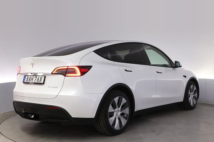Bild 5 av Tesla Model Y Long Range AWD Autopilot Pano Drag