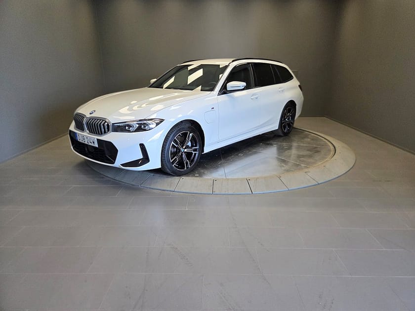 Bild 1 av BMW 330e xDrive Touring M Sportpaket Innovation HK Ljud Dragkrok Comfort