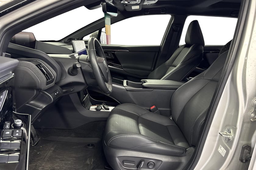 Bilde 3 av Toyota bZ4X Executive Bitone Panorama I AWD I Kompl. service