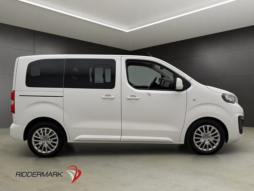 Bild 2 av Peugeot Traveller 9-Sits PDC Farthållare CARPLAY Moms 612Mil