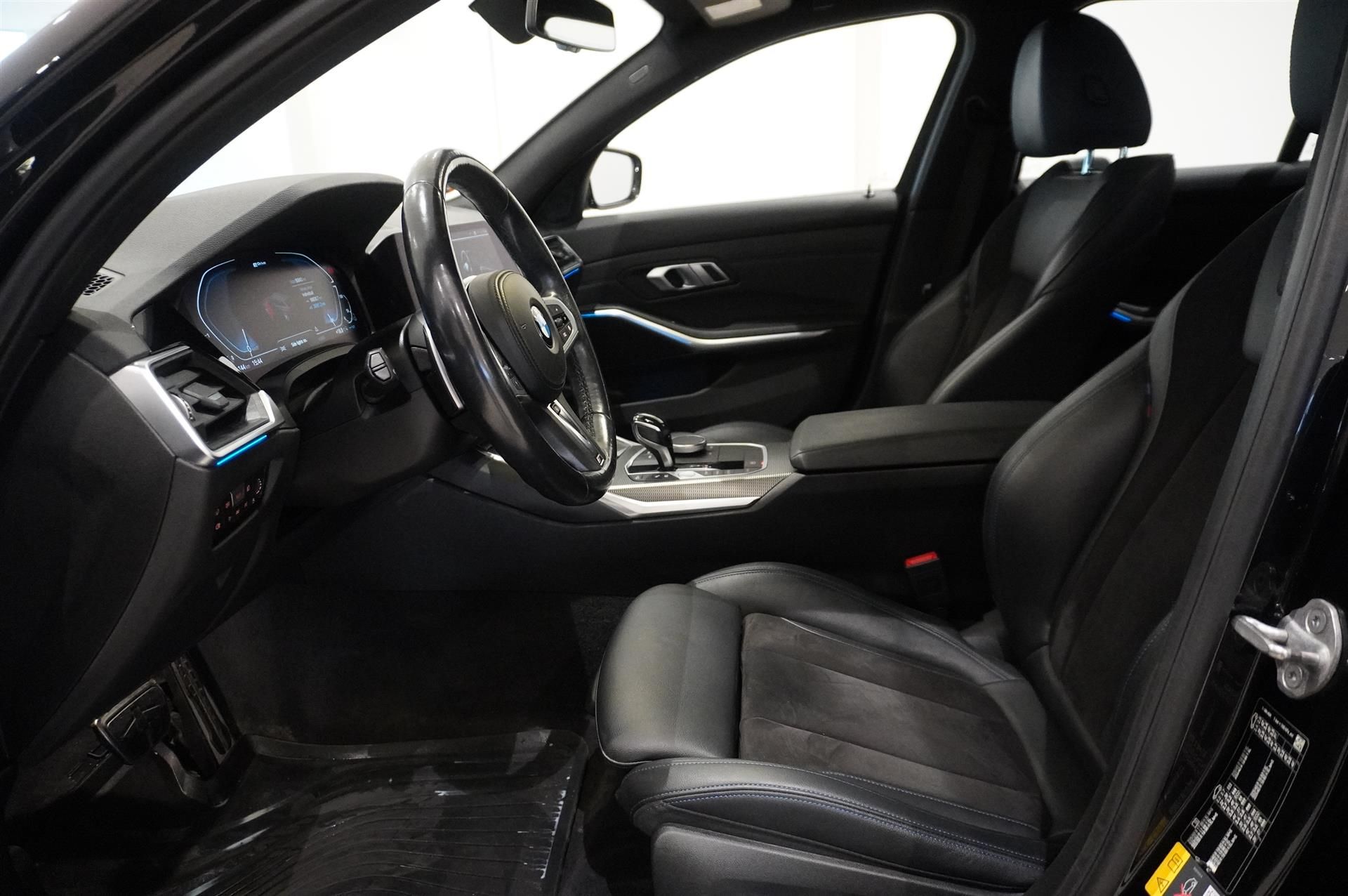 BMW 330 2021, photo 6/10