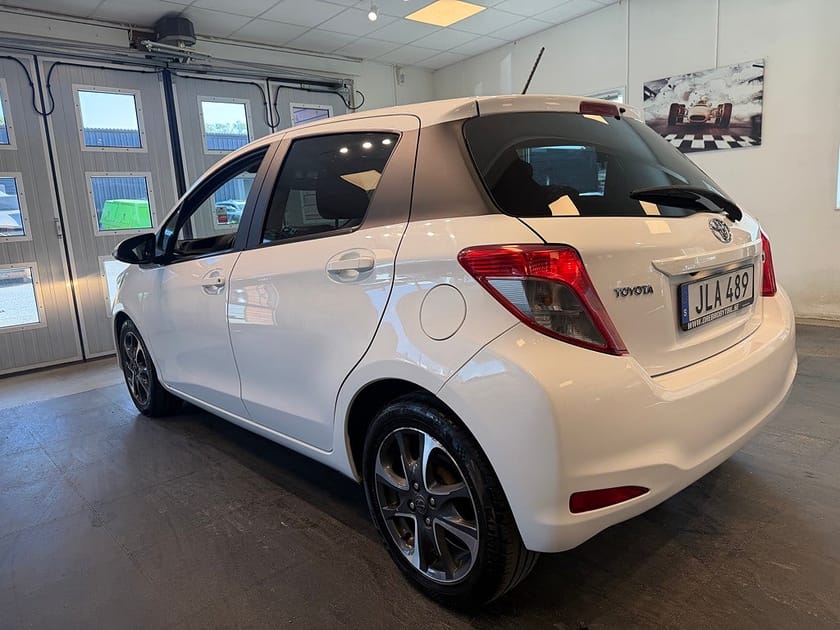 Bild 3 av Toyota Yaris 5-dörrar 1.33 Dual VVT-i Aut Edition 50 M-värmare