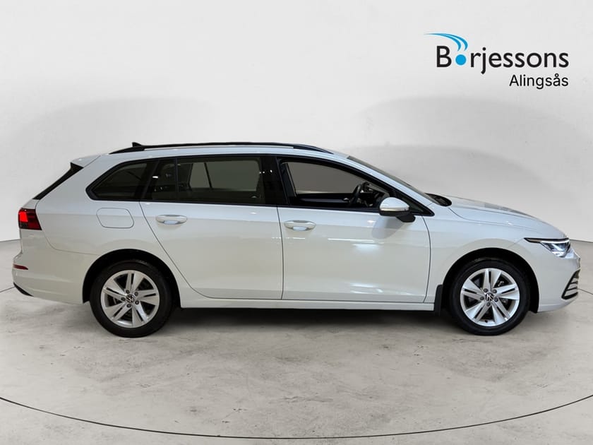 Bild 2 av Volkswagen Golf Sportscombi eTSI 130hk Värmare/Drag/Backkamera