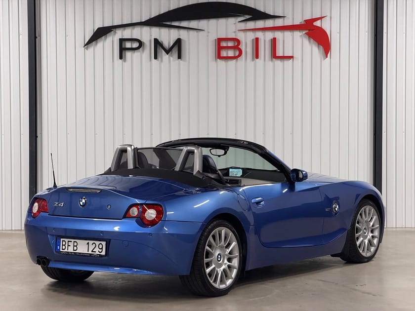 Bild 3 av BMW Z4 3.0i / Individual / Estoril Blå / Toppskick / Historik