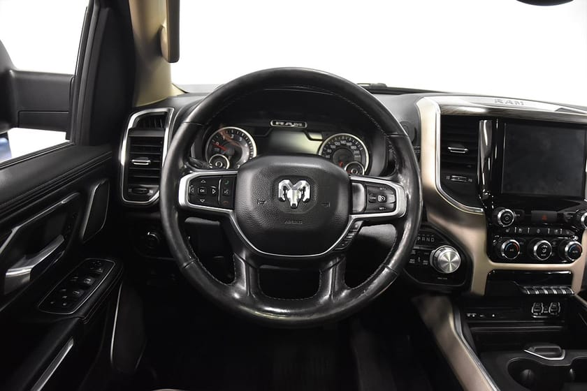 Bild 2 av RAM 1500 Crew Cab 5.7 V8 HEMI 4X4 Laramie Luft H/K Pano Moms