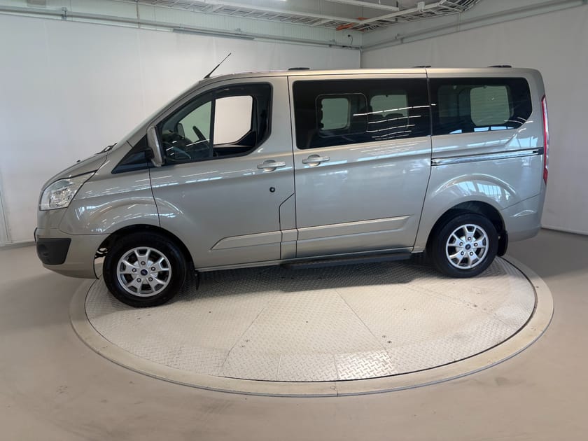 Bilde 2 av Ford Tourneo Custom 300 2,2 155hk 9-seter Outlet! Cruise/Krok/Navi/BT