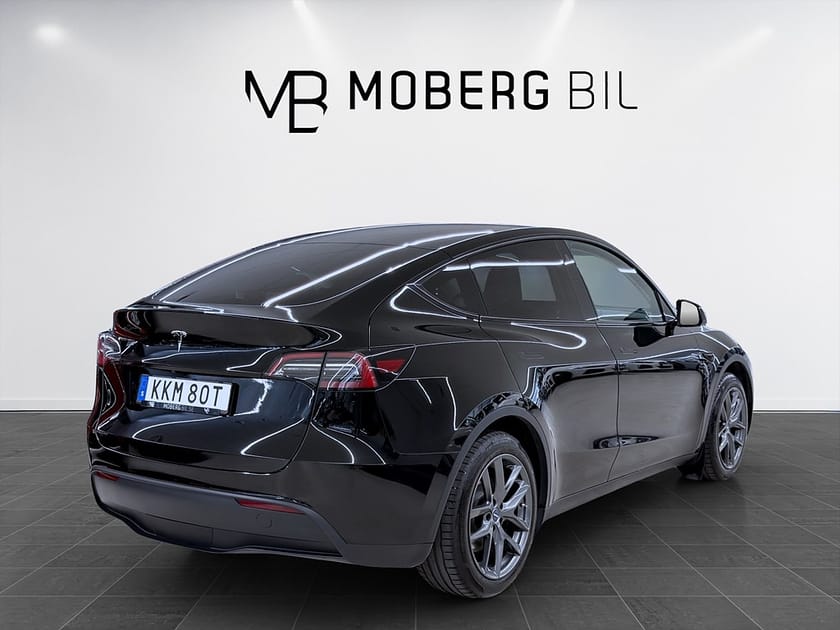 Bild 5 av Tesla Model Y Standard Range RWD 299hk Pano Drag B-Kamera