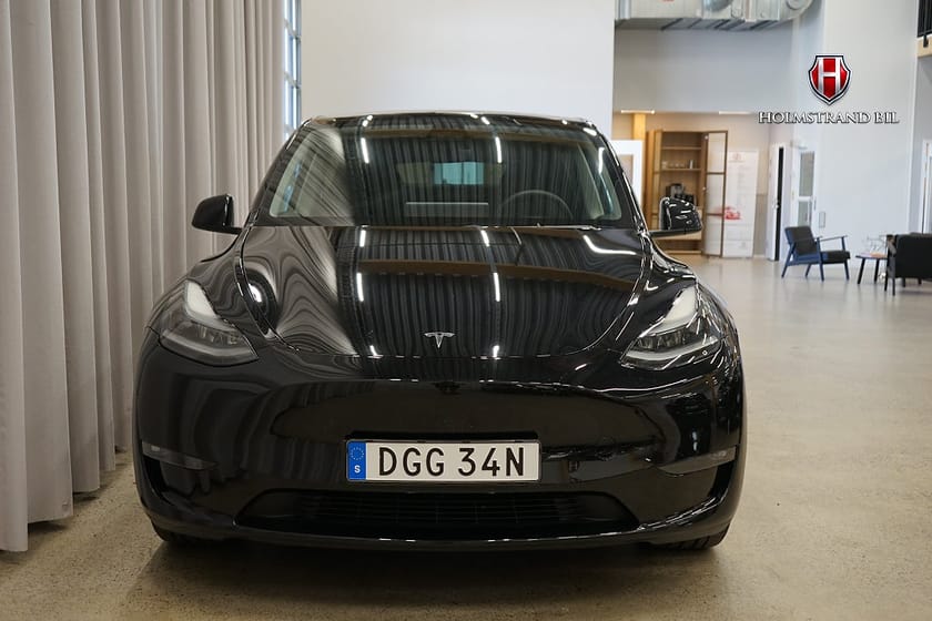 Bild 4 av Tesla Model Y Long Range AWD Drag Värmepump Rattvärme Kamera MOMS