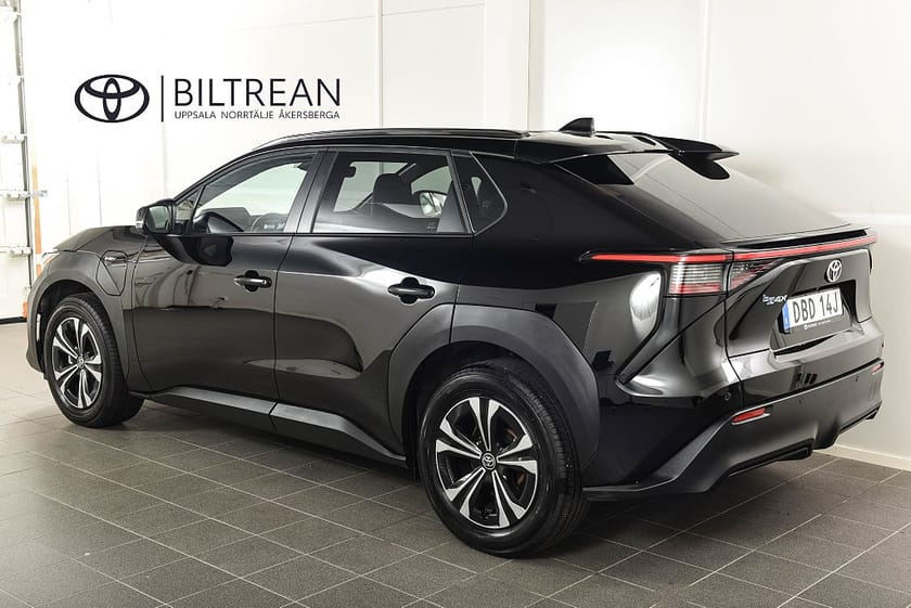 Bild 3 av Toyota bZ4X 71.4 kWh Style Edition MOMS Carplay 360-kamera