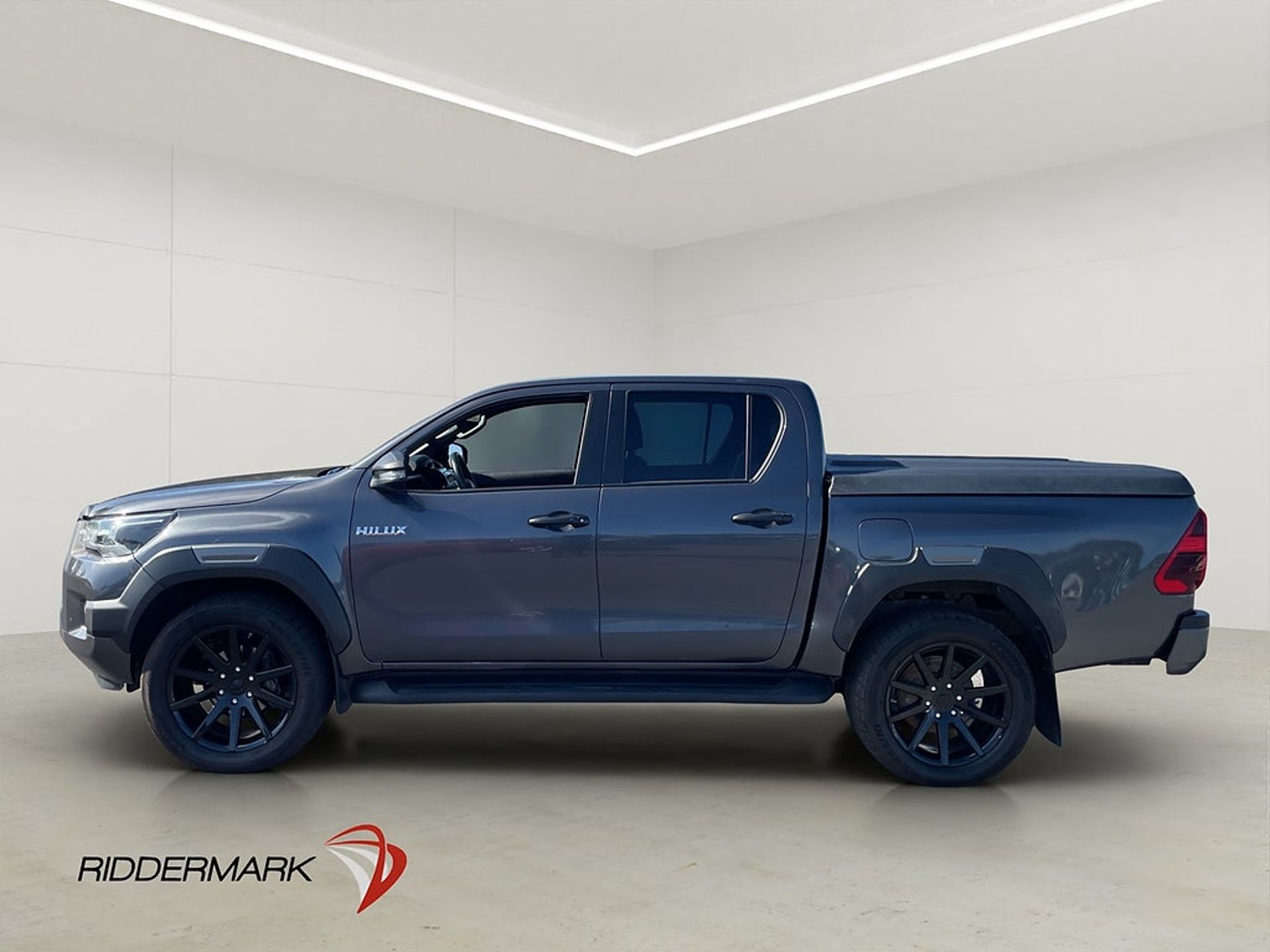 Toyota HiLux 2021, photo 6/10