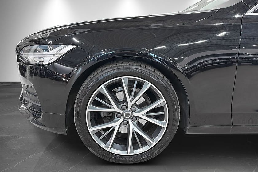 Bild 2 av Volvo V90 D4 190hk Momentum Euro 6 Adaptiv P-sensorer CarPlay