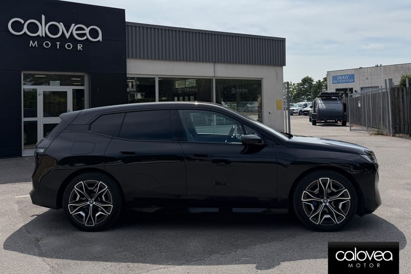 Bild 2 av BMW iX xDrive50 AWD 524 hk Automat - Garanti 2028 | Bowers & Wilkins