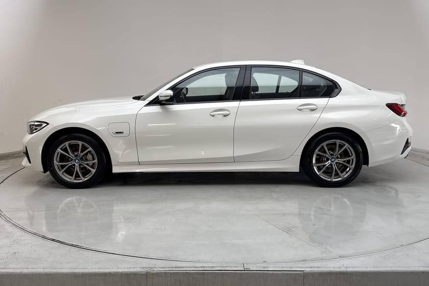 Bild 2 av BMW 330e Sedan