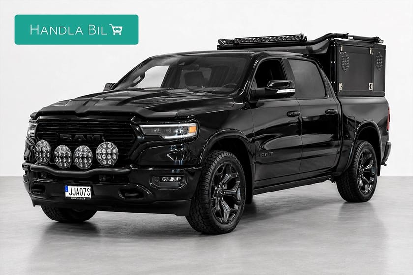 Bild 1 av RAM 1500 Crew Cab 5.7 V8 HEMI Limited Night 3+1 Hundkåpa Släde Luft Moms