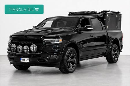 RAM 1500 Crew Cab 5.7 V8 HEMI Limited Night 3+1 Hundkåpa Släde Luft Moms