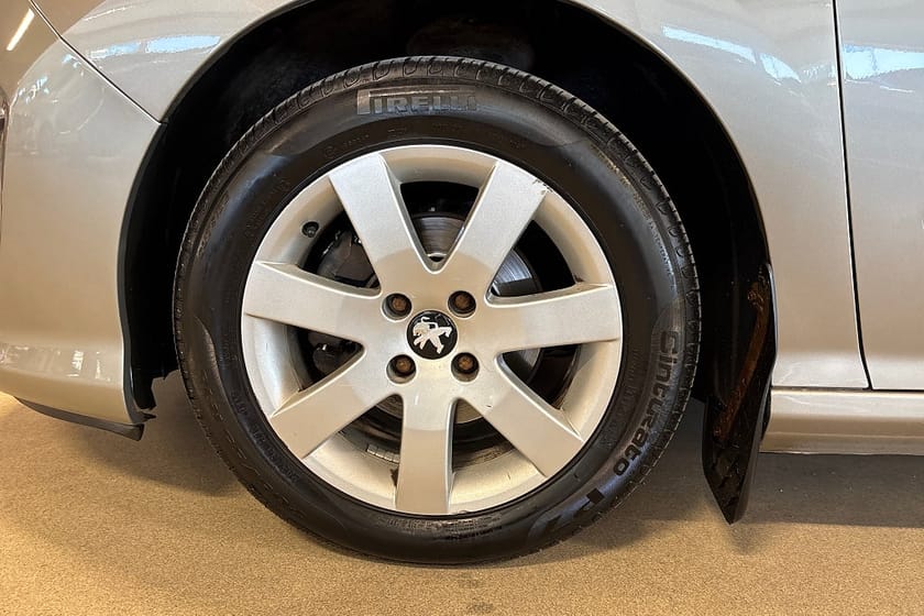 Bild 5 av Peugeot 308 SW 1.6 e-HDi / Panorama / Drag / M-värmare / P-sensorer