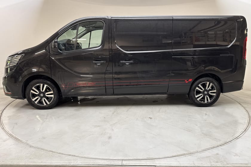 Bild 2 av Renault Trafic Skåpbil 2.0 dCi Skåp (170hk) Racing Spirit Drag