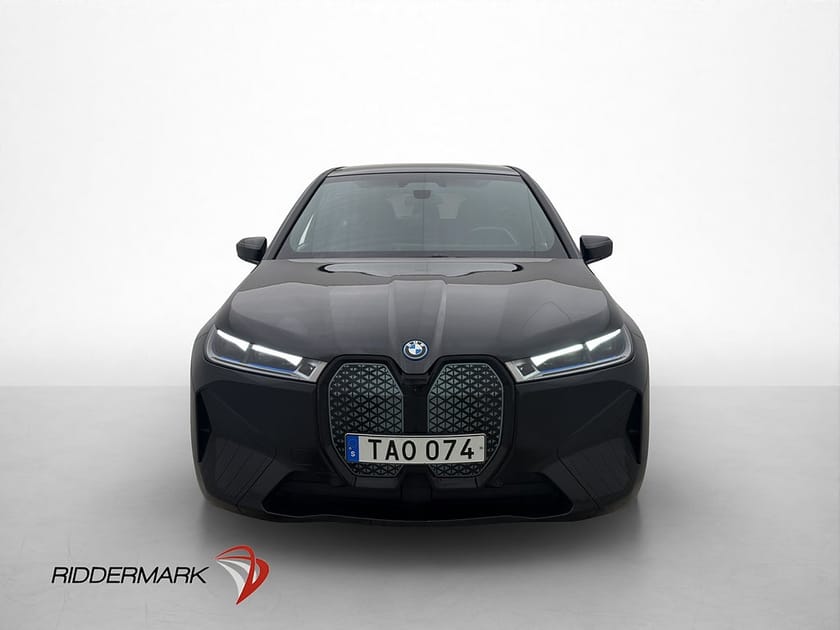 Bild 2 av BMW iX xDrive40 326hk Sport Panorama H/K 360° Laser Dragkrok
