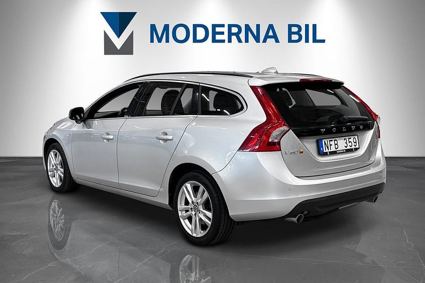Bild 4 av Volvo V60 D4 AWD 163hk Momentum Aut Dragkrok D-värm Skinn BLIS