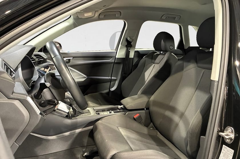 Bild 3 av Audi Q3 35 TFSI 150 HK AUT PROLINE ADVANCED DRAG B-VÄRM COCKPIT