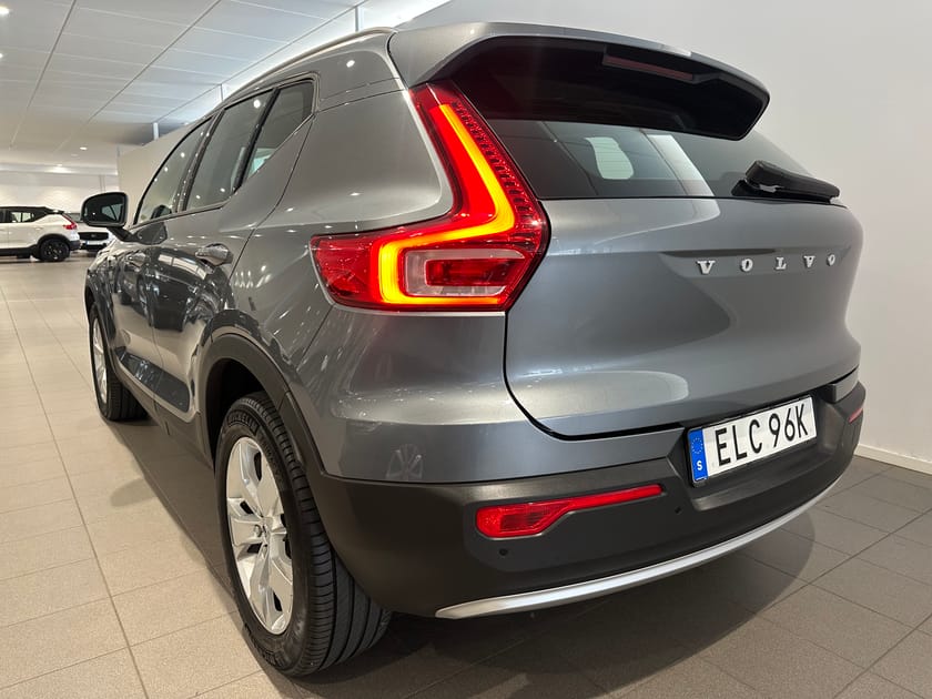 Bild 4 av Volvo XC40 T3 FWD Momentum Edition / Parkeringssensor fram/bak / Rattvärme / Automatisk bagagelucka /