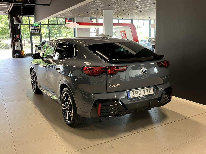 Bild 3 av BMW iX2 eDrive20 Edrive0 M Sport Innovation Fartpilot Head-Up Drag Navi Komfortöppning 360