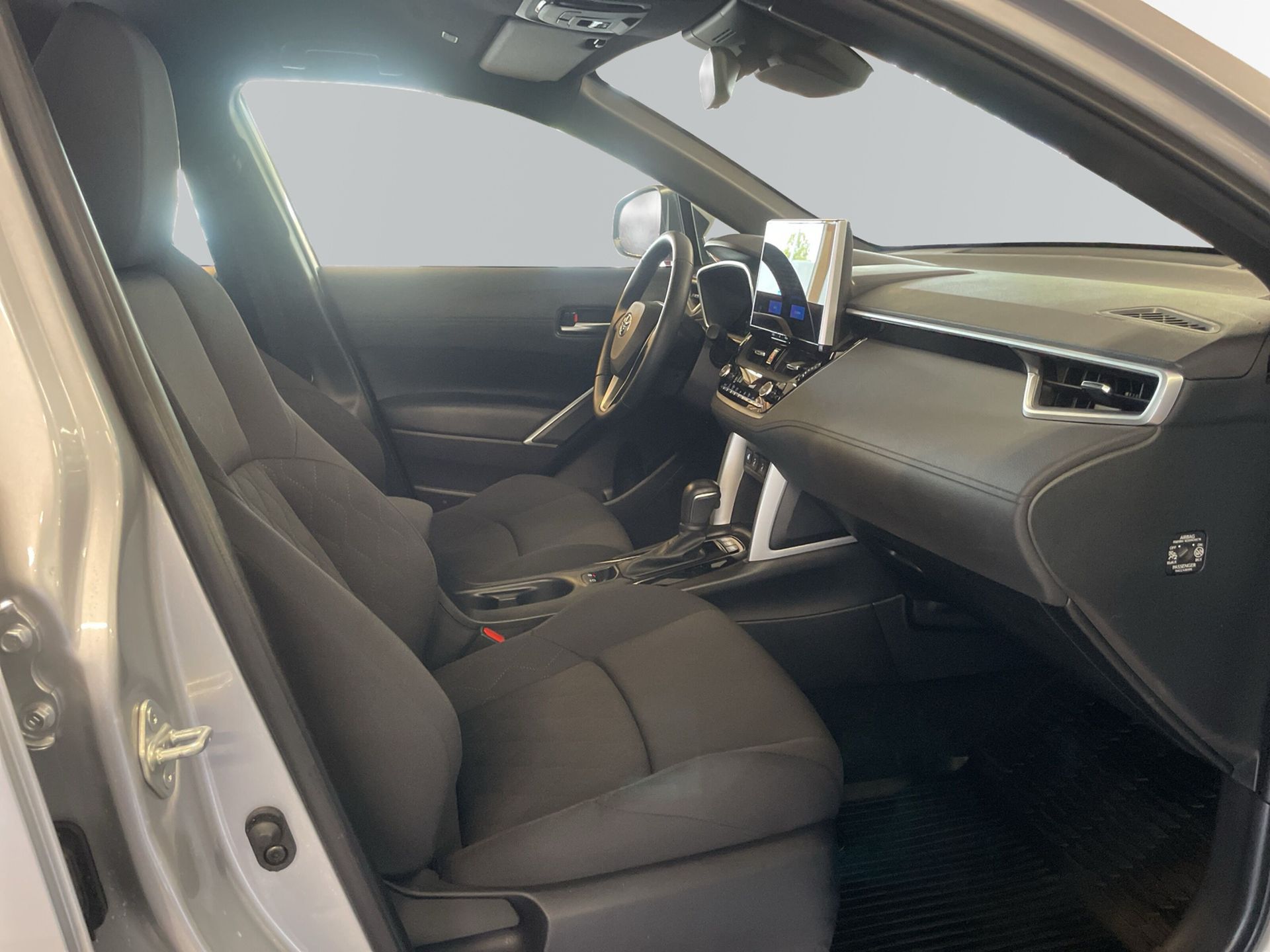 Toyota Corolla Cross Hybrid 2025, bild 6/10