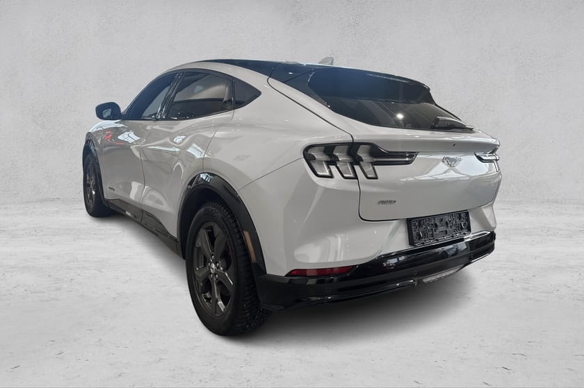 Bilde 3 av Ford Mustang Mach-E Standard Range AWD range, piggdekk