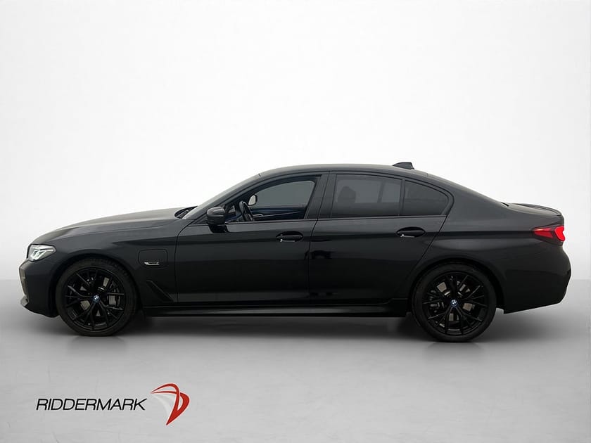 Bild 5 av BMW 545e xDrive Sedan M Sport Cockpit HUD HiFi Kamera Navi