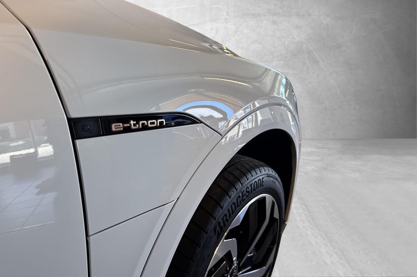 Bilde 5 av Audi e-tron 55 quattro S-Line, Hengerfeste, ACC, Ryggekamera, B&O