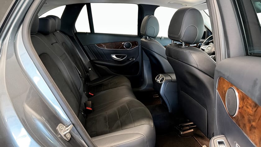 Bild 5 av Mercedes-Benz GLC 250 d 4MATIC AMG-Line / Panorama / Drag