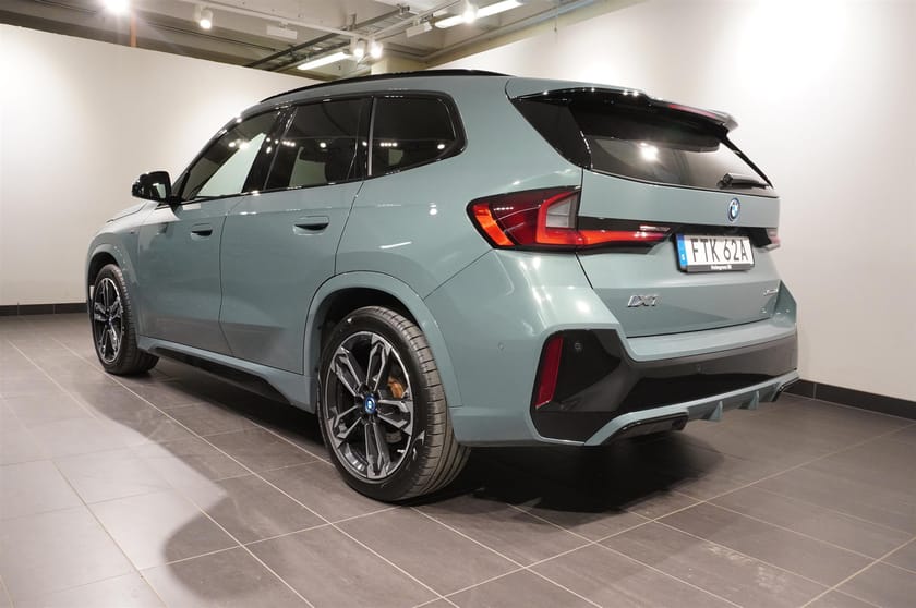 Bild 5 av BMW iX1 xDrive30 M Sport Innovation H K Drag DAP Pap