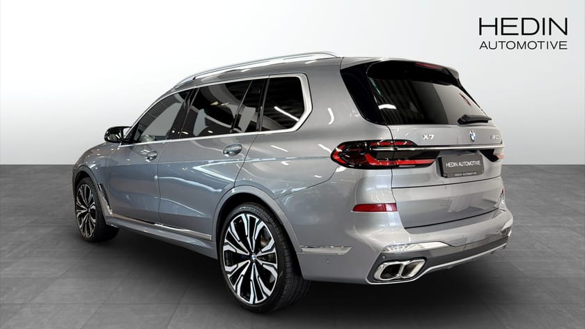 Bild 2 av BMW X7 M60i xDrive M-Sport 6-Sits B&W Panosky Softlose Massage Värmare