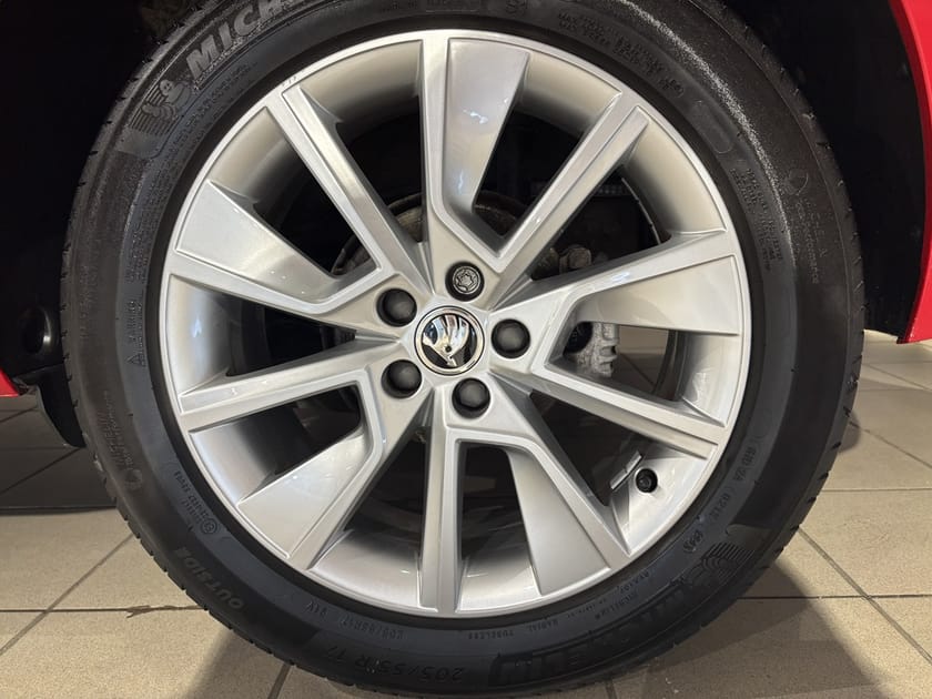 Bild 3 av Škoda Kamiq STYLE 1,0 TSI 110 HK 7 VXL DSG STY TS8