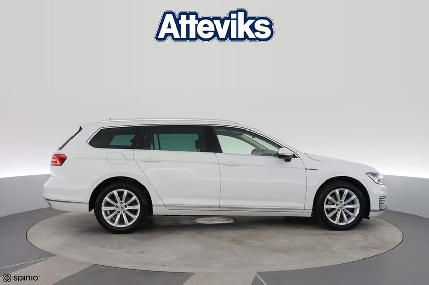 Bild 2 av Volkswagen Passat Variant GTE DSG Plug-in Hybrid *Drag/Värmare/Kamera*