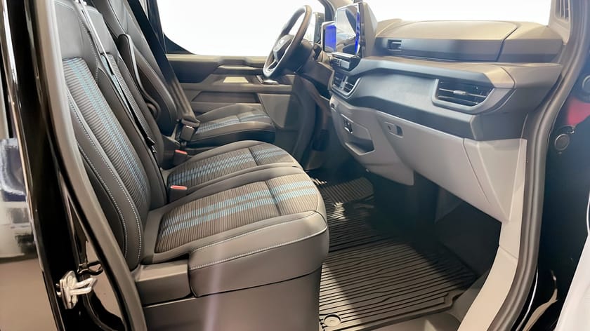 Bild 3 av Ford E-Transit Custom 340 AWD |SPORTS VAN |218hk |EL |320S |360 kamera |