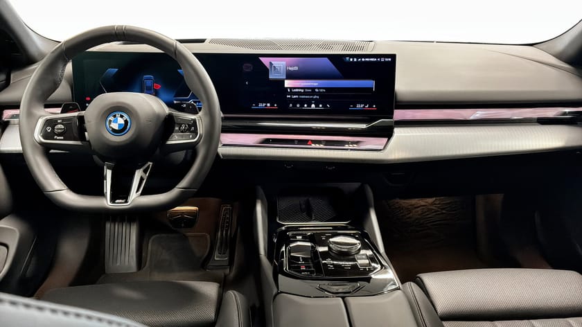 Bild 4 av BMW 550e xDrive Touring M-sport Pro Business Panorama Head-up Drag