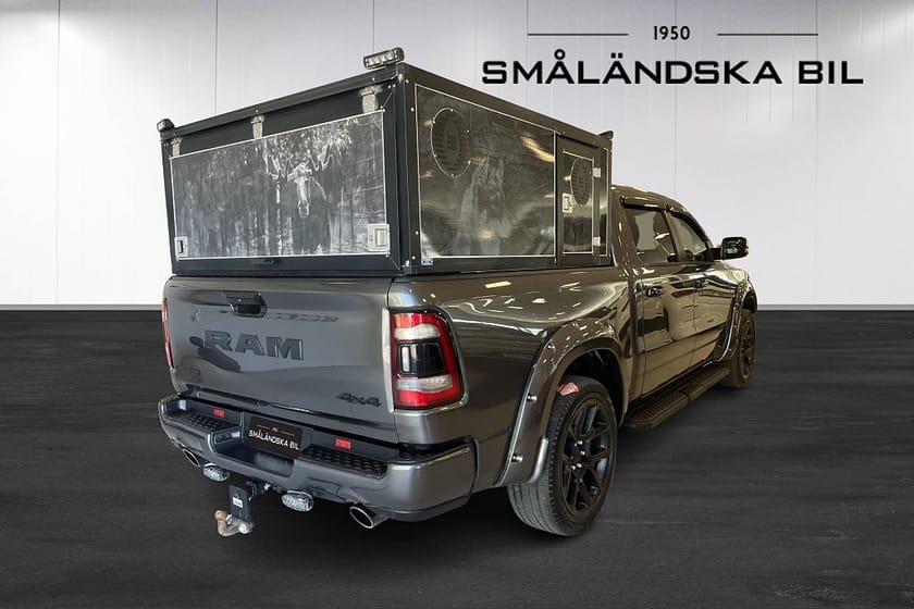 Bild 4 av RAM 1500 Crew Cab 5.7 V8 HEMI Flex Fuel 4x4 NIGHT Hundkåpa