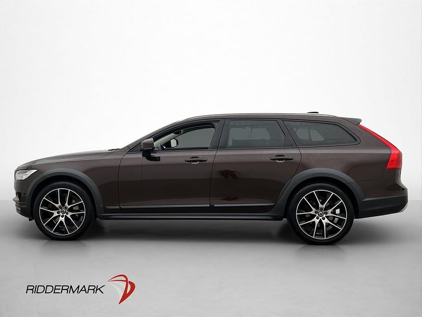 Bild 4 av Volvo V90 Cross Country D5 235hk AWD Pano Värm B&W HUD Drag