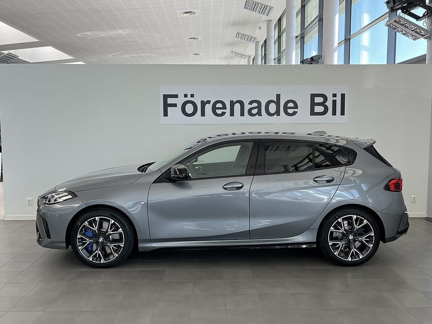 Bild 3 av BMW M135 xDrive M135i fr. 4.395 kr/mån H/K 18" Rattvärme Sportstolar