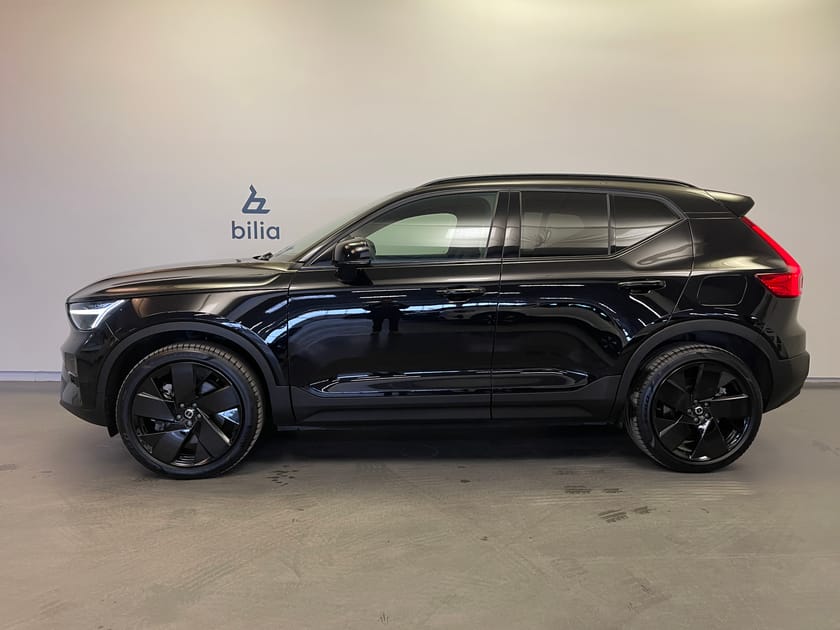 Bild 2 av Volvo EX40 Twin Motor Performance Ultra Black / Dragkrok / Panoramaglas tak / 10.000kr tillbehör /